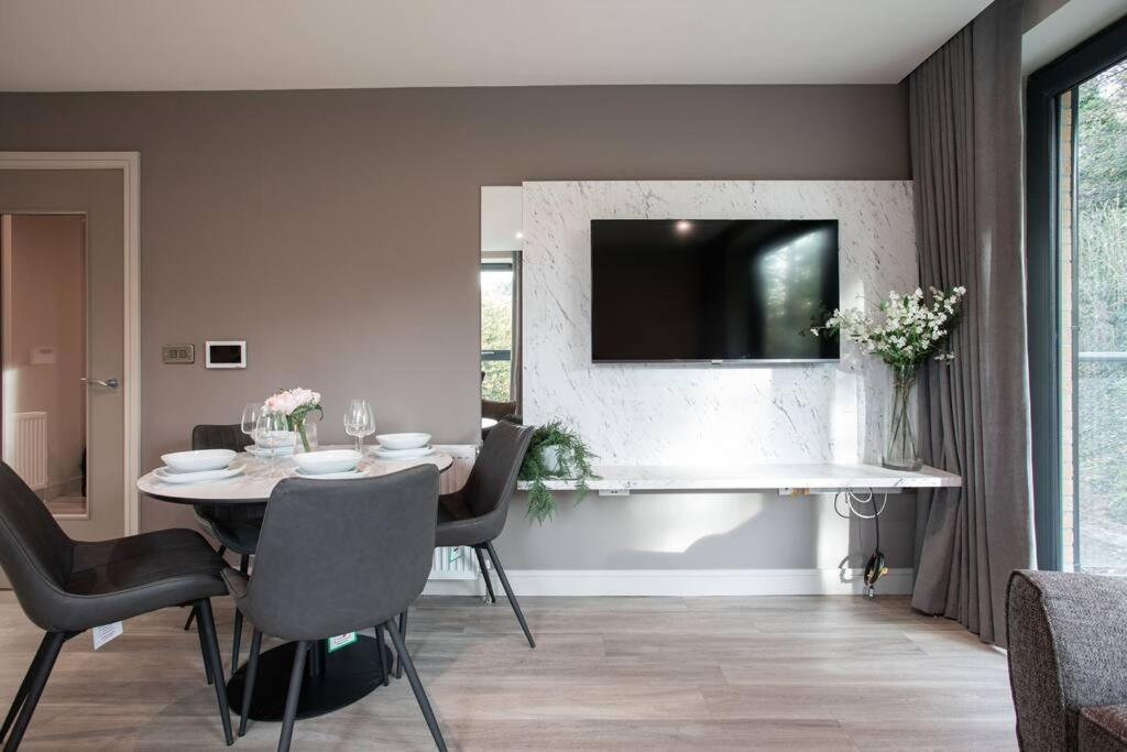 Modern 2Br With Balcony Next To The City Airport Bhd - Free Parking Belfast Exterior photo