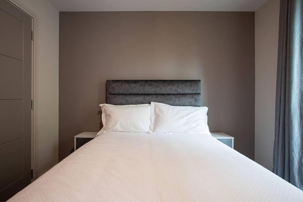 Modern 2Br With Balcony Next To The City Airport Bhd - Free Parking Belfast Exterior photo