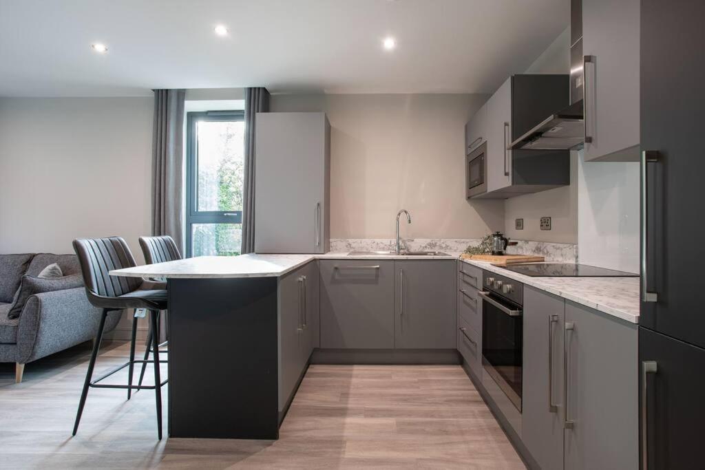 Modern 2Br With Balcony Next To The City Airport Bhd - Free Parking Belfast Exterior photo