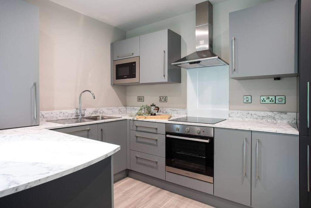 Modern 2Br With Balcony Next To The City Airport Bhd - Free Parking Belfast Exterior photo