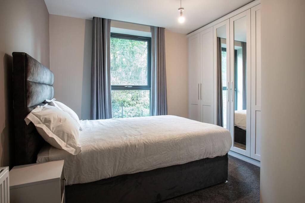 Modern 2Br With Balcony Next To The City Airport Bhd - Free Parking Belfast Exterior photo